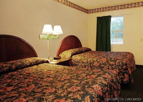 Econo Lodge Fort Jackson Columbia Room photo