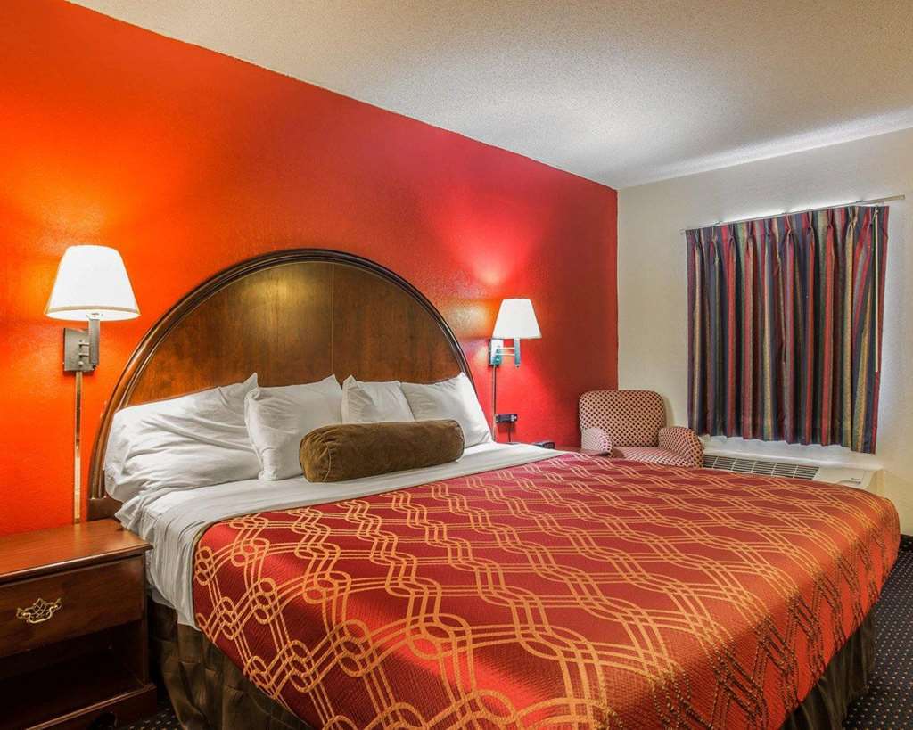 Econo Lodge Fort Jackson Columbia Room photo