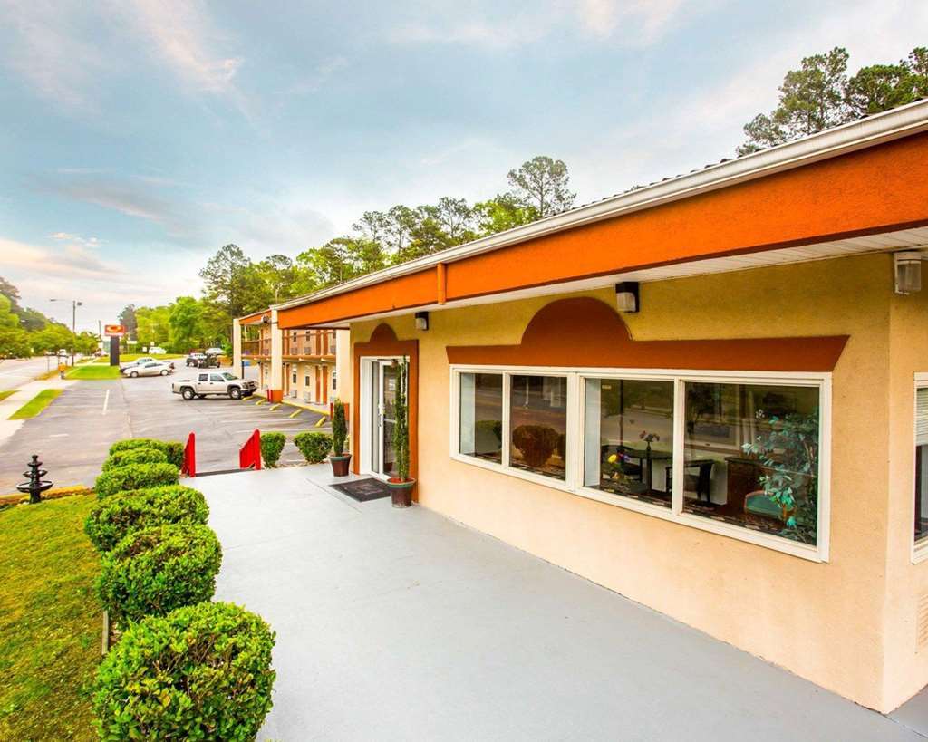 Econo Lodge Fort Jackson Columbia Exterior photo