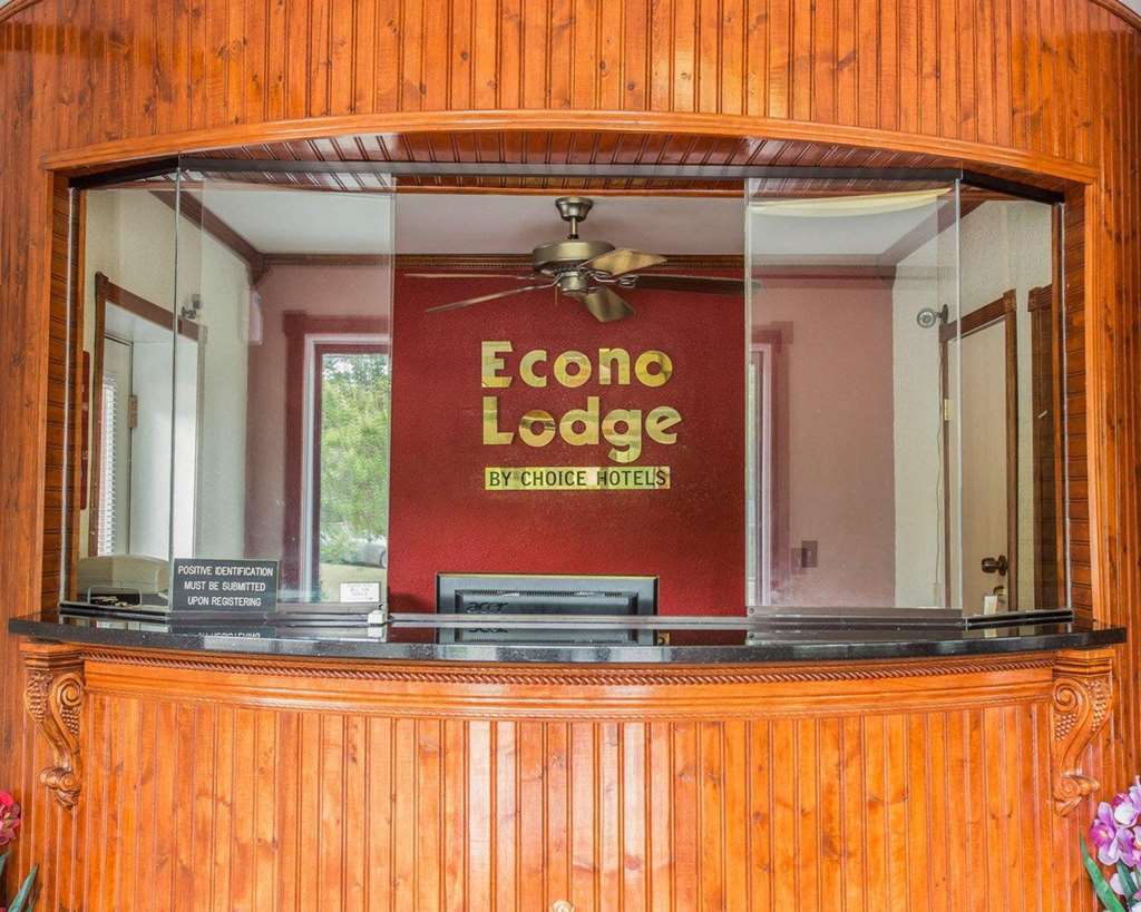 Econo Lodge Fort Jackson Columbia Interior photo